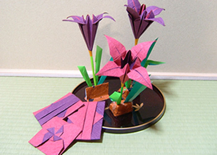 折り紙で作られた花